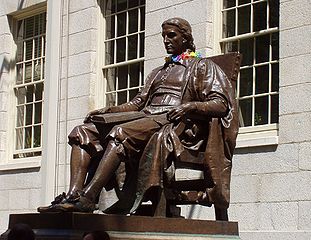 John_Harvard_statue_at_Harvard_University
