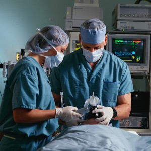 anesthesiologists-in-operating-room